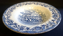 Lade das Bild in den Galerie-Viewer, 2er Set SUPPENTELLER &quot;Country Life&quot; - Keramik / Steingut (Fine Staffordshire Ware), Englisches Landleben Scenen Motiv Dekor, Hand graviert
