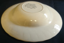 Lade das Bild in den Galerie-Viewer, SUPPENTELLER "Country Life" - Keramik / Steingut (Fine Staffordshire Ware), Englisches Landleben Scenen Motiv Dekor, Hand graviert
