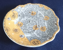 Lade das Bild in den Galerie-Viewer, UNTERTASSE - Porzellan, Muschelform Glänzend &amp; Matt Modern Dekor
