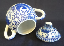 Lade das Bild in den Galerie-Viewer, 5er Set TEEKANNE MIT DECKEL + MILCHKÄNNCHEN + ZUCKERDOSE MIT DECKEL - Porzellan, Abstraktes Girlanden Vogel Blumenblüten Motiv Dekor
