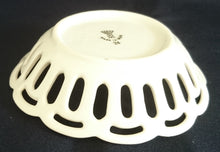 Lade das Bild in den Galerie-Viewer, DEKORATIONSSCHÄLCHEN - Porzellan Durchbrochen, Goldrand Abstrakt Linien Linien Flora Rosen Blumen Blüten Pflanzen Motiv Dekor
