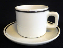 Lade das Bild in den Galerie-Viewer, 2er Set UNTERTASSEN - Porzellan, Silberrand Klassisch Dekor
