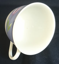 Lade das Bild in den Galerie-Viewer, KAFFEETASSE "Betty" - Porzellan, Pflanzen Tulpen Blumenblüten Flora Abstrakt Motiv Dekor
