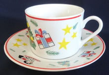 Lade das Bild in den Galerie-Viewer, 2er Set 3er KAFFEEGEDECKE "Flirt" - Porzellan, Weihnachten Advent Christ Tannenbaum Geschenke Sterne Schaukelpferd Zweige Linien Motiv Dekor
