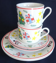 Lade das Bild in den Galerie-Viewer, 3er KAFFEEGEDECK "Flirt" - Porzellan, Weihnachten Advent Christ Tannenbaum Geschenke Sterne Schaukelpferd Zweige Linien Motiv Dekor
