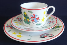 Lade das Bild in den Galerie-Viewer, 2er Set KAFFEETASSEN "Flirt" - Porzellan, Weihnachten Advent Christ Tannenbaum Geschenke Sterne Schaukelpferd Zweige Linien Motiv Dekor
