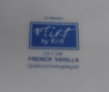 Lade das Bild in den Galerie-Viewer, DESSERTTELLER &quot;Flirt&quot; &quot;French Vanilla&quot; - Porzellan, Symetrisches Geometrisches Linien Balken Striche Karo Motiv Dekor
