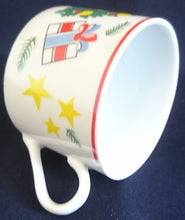 Lade das Bild in den Galerie-Viewer, 2er Set 2er KAFFEEGEDECKE "Flirt" - Porzellan, Weihnachten Advent Christ Tannenbaum Geschenke Sterne Schaukelpferd Zweige Linien Motiv Dekor
