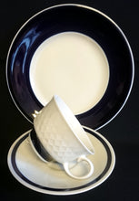Lade das Bild in den Galerie-Viewer, 3er KAFFEEGEDECK - Fine China Porzellan, Echt Kobalt Breite Linien Balken Motiv Dekor
