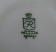 Lade das Bild in den Galerie-Viewer, 2er Set UNTERTASSEN - Porzellan, Einfärbiges Relief Dekor
