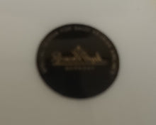 Lade das Bild in den Galerie-Viewer, ABLAGETELLERCHEN "Special Design" - Porzellan, Wappen Goldrand Streifen Dekor
