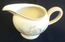 Lade das Bild in den Galerie-Viewer, 5er Set KAFFEEKANNE MIT DECKEL / MILCHKÄNNCHEN / ZUCKERDOSE MIT DECKEL - "Winifred" - Porzellan, Blumen / Linien Klassisch Dekor
