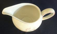 Lade das Bild in den Galerie-Viewer, 5er Set TEEKANNE MIT DECKEL &amp; MILCHKÄNNCHEN &amp; ZUCKERDOSE MIT DECKEL - "Winifred" - Porzellan, Blumen / Linien Klassisch Dekor (G)
