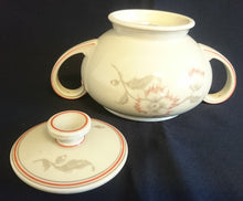 Lade das Bild in den Galerie-Viewer, 5er Set TEEKANNE MIT DECKEL &amp; MILCHKÄNNCHEN &amp; ZUCKERDOSE MIT DECKEL - "Winifred" - Porzellan, Blumen / Linien Klassisch Dekor (G)
