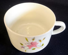 Lade das Bild in den Galerie-Viewer, KAFFEETASSE - Porzellan, Lilien Blumen Blüten Pflanzen Motiv Dekor
