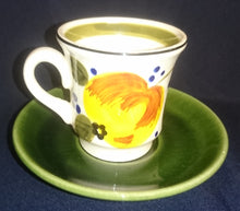 Lade das Bild in den Galerie-Viewer, KAFFEETASSE &quot;Madeira&quot; - Keramik / Steingut, Sonnenblumen Blüten Pflanzen Motiv Randdekor, Handbemalt
