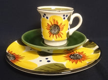 Lade das Bild in den Galerie-Viewer, KAFFEETASSE &quot;Madeira&quot; - Keramik / Steingut, Sonnenblumen Blüten Pflanzen Motiv Randdekor, Handbemalt
