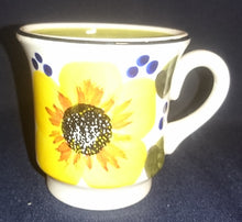 Lade das Bild in den Galerie-Viewer, KAFFEETASSE &quot;Madeira&quot; - Keramik / Steingut, Sonnenblumen Blüten Pflanzen Motiv Randdekor, Handbemalt
