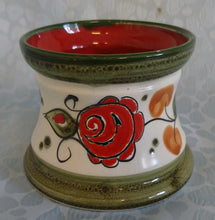 Lade das Bild in den Galerie-Viewer, 2er Set MILCHKÄNNCHEN &amp; ZUCKERDOSE OHNE DECKEL "Tirol" - Keramik / Steingut, Rosen Motiv Dekor, Handbemalt
