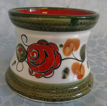 Lade das Bild in den Galerie-Viewer, 2er Set MILCHKÄNNCHEN &amp; ZUCKERDOSE OHNE DECKEL "Tirol" - Keramik / Steingut, Rosen Motiv Dekor, Handbemalt
