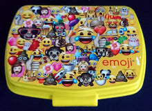 Lade das Bild in den Galerie-Viewer, BROTDOSEN -BOX &quot;Emoji&quot; - Kunststoff, Emoji Smiley Grafische Ausdruck Motiv Dekor, Verschließ- &amp; Aufklappbar
