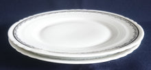 Lade das Bild in den Galerie-Viewer, 2er Set DESSERTTELLER - Porzellan, Goldrand Linien Abstrakt Ranken Girlanden Motiv Dekor
