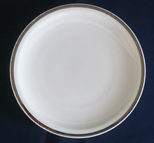 Lade das Bild in den Galerie-Viewer, 2er Set DESSERTTELLER - Porzellan, Silberrand Linien Dekor
