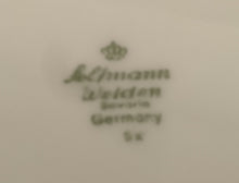 Lade das Bild in den Galerie-Viewer, SUPPENTELLER - Porzellan, Blauer Rand Regenbogenfarben Striche Linien Dekor
