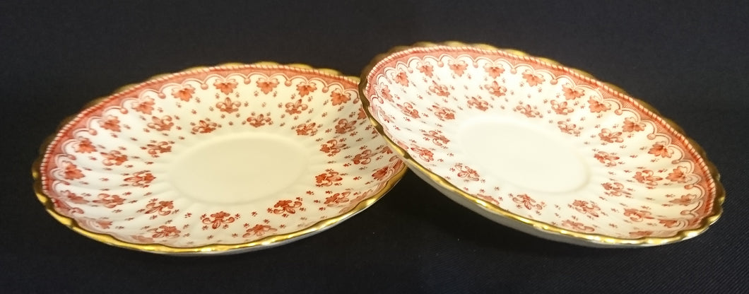 2er Set UNTERTASSEN - Bone China Porzellan, Wappen Abstrakt Goldrand Dekor