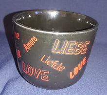 Lade das Bild in den Galerie-Viewer, KAFFEEPOTT - Keramik / Steingut, Liebes Armor Schriftzug Dekor
