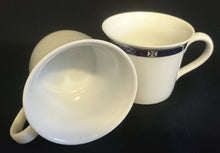 Lade das Bild in den Galerie-Viewer, KAFFEETASSE &quot;Classica&quot; - Porzellan, Geometrischer X Kreuz Rand Dekor
