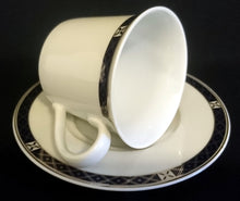 Lade das Bild in den Galerie-Viewer, KAFFEETASSE &quot;Classica&quot; - Porzellan, Geometrischer X Kreuz Rand Dekor
