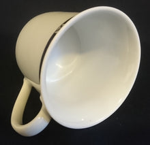 Lade das Bild in den Galerie-Viewer, KAFFEETASSE &quot;Classica&quot; - Porzellan, Geometrischer X Kreuz Rand Dekor
