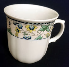 Lade das Bild in den Galerie-Viewer, KAFFEETASSE - Porzellan, Flora Blumen Blüten Pflanzen Ranken Gestreifte Linien Abstrakt Motiv Dekor
