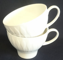 Lade das Bild in den Galerie-Viewer, 2er Set KAFFEETASSEN "Lanzette" - Porzellan, Einfärbiges Tropfen Relief Motiv Dekor
