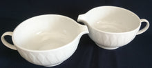 Lade das Bild in den Galerie-Viewer, 2er Set SUPPENTASSEN - Porzellan, Einfärbiges Tropfenform Relief Dekor
