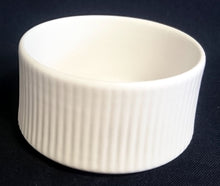 Lade das Bild in den Galerie-Viewer, 3er Set CREME BRULEE SCHÄLCHEN - Keramik / Steingut, Linien Streifen Balken Dekor
