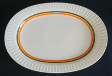 Lade das Bild in den Galerie-Viewer, SERVIERPLATTE - Porzellan, Ovale Form, Linien Tropfenform Relief Dekor
