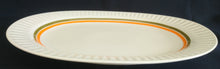 Lade das Bild in den Galerie-Viewer, SERVIERPLATTE - Porzellan, Ovale Form, Linien Tropfenform Relief Dekor
