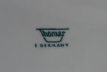 Lade das Bild in den Galerie-Viewer, 2er Set SPEISETELLER - Porzellan, Linien Tropfenform Relief Dekor
