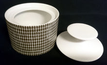 Lade das Bild in den Galerie-Viewer, 2er Set MILCHKÄNNCHEN &amp; ZUCKERDOSE MIT DECKEL - Porzellan, Mauer Schachbrett Waben Abstrakt Dekor
