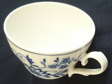 Lade das Bild in den Galerie-Viewer, 2er Set 2er KAFFEEGEDECKE - Porzellan, Echt Kobalt Zwiebelmuster Motiv Relief Dekor
