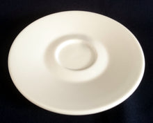 Lade das Bild in den Galerie-Viewer, 2er Set MOCCA UNTERTASSEN - Porzellan, Einfärbiges Klassisch Dekor
