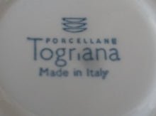 Lade das Bild in den Galerie-Viewer, 2er Set MOCCA UNTERTASSEN - Porzellan, Einfärbiges Klassisch Dekor
