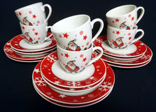 Lade das Bild in den Galerie-Viewer, KAFFEETASSE &quot;Santa&quot;- Porzellan, Weihnachtsmann Nikolaus Sterne Schneeflocken Geschenke Motiv Dekor
