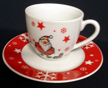 Lade das Bild in den Galerie-Viewer, 2er Set UNTERTASSEN &quot;Santa&quot; - Porzellan, Sterne Schneeflocken Motiv Dekor, Wellco Design
