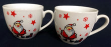 Lade das Bild in den Galerie-Viewer, 2er Set 3er KAFFEEGEDECKE "Santa" - Porzellan, Weihnachtsmann Nikolaus Sterne Schneeflocken Geschenke Motiv Dekor
