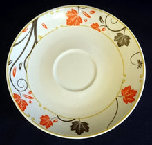 Lade das Bild in den Galerie-Viewer, UNTERTASSE - Porzellan, Blatt Blätter Äste Zweige Geäst Linien Motiv Dekor
