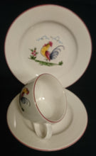 Lade das Bild in den Galerie-Viewer, 2er KAFFEEGEDECK  - Keramik / Steingut, Hahn auf dem Lande Motiv Dekorrand, Handdekoriert
