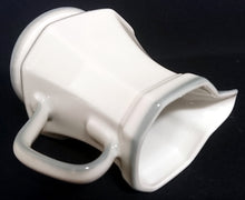 Lade das Bild in den Galerie-Viewer, 3er Set MILCHKÄNNCHEN &amp; ZUCKERDOSE MIT DECKEL - Porzellan, Rand Linien Relief Motiv Dekor
